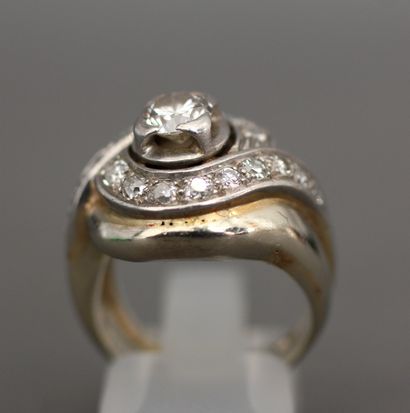 Bague tourbillon en or gris 18k pavée de...