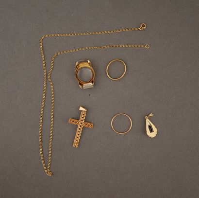 Lot en or jaune 18 k :
- Chaine de cou, L...