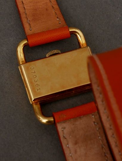 Jean PERRET 
Montre de dame en or jaune 18k,...