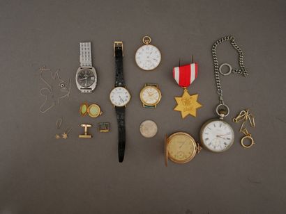 Lot de bijoux fantaises, montres en métal,...