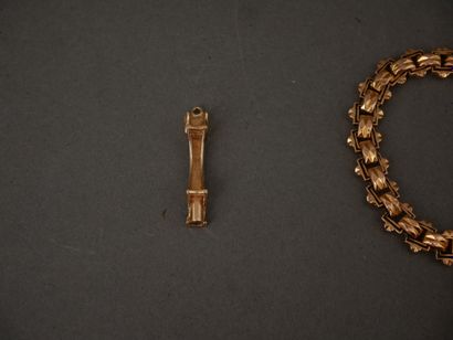 Bracelet en or jaune 18k orné d’une breloque...