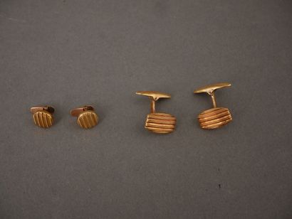 Parure de smoking en or jaune 18k, comprenant...
