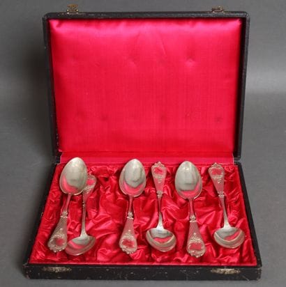 Six 916°/°° silver dessert spoons with rocaille...