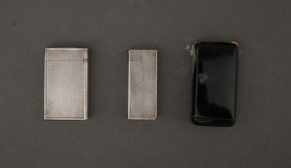 - DUPONT S.T. - DUNHILL
Deux briquets en...