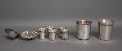 Lot in 950°/°° silver:
- Five liqueur goblets...