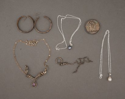 Lot en argent 800-925°/°° :
- Médaille de...