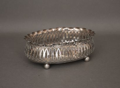 Small oval quadripod silver banquette 800°/°°...