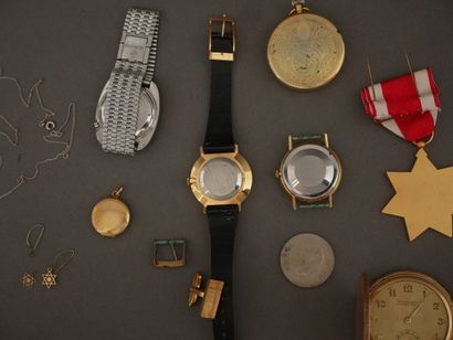 Lot de bijoux fantaises, montres en métal,...