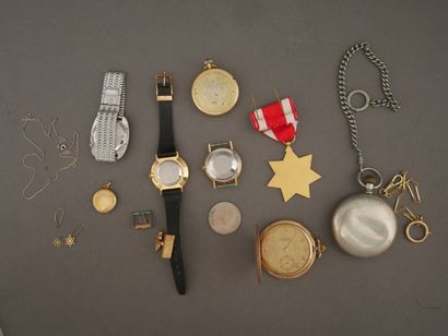 Lot de bijoux fantaises, montres en métal,...