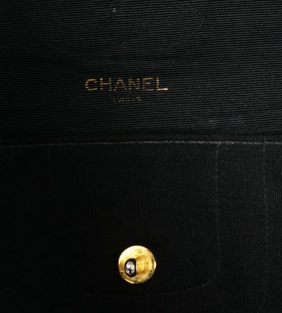 CHANEL 
Pochette du soir en tissu matelassé...