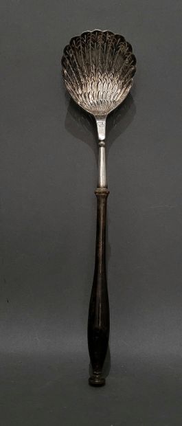 Cuillère à saupoudrer en argent 950°/°°,...