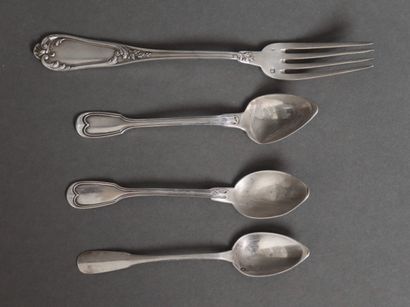 Silver lot:
- Small 800°/°° silver shovel,...
