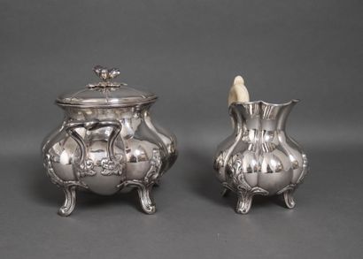 DERAIN goldsmith
Quadripod silver tea-coffee...