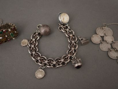 Lot en argent et vermeil 800°/°° comprenant...