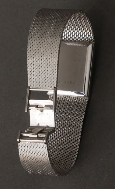 CERTINA 
Bracelet montre d’homme en acier.
Signée.
L...