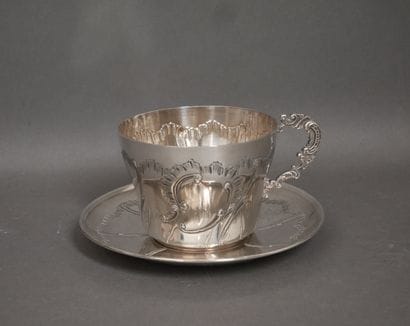 Large cup with handle and saucer in 950°/°°...