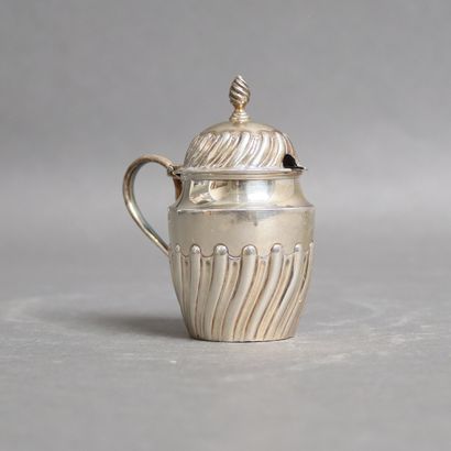 Silver lot:
- Pair of Louis XVI style 950°/°°...