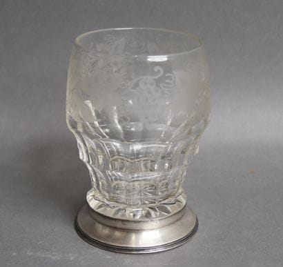 Lot :
- Large cut-glass decanter with radiating...
