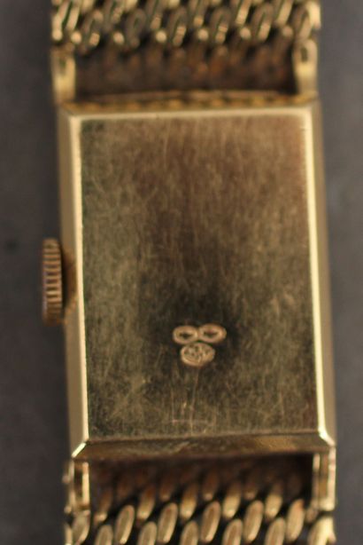 CYMA
Bracelet-montre de dame en or jaune...