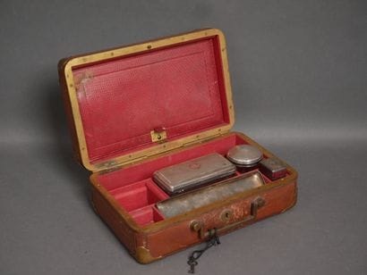 SORMANI
Leather and brass travel toilet case
H:...