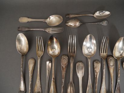 Lot de couverts dépareillés en argent 800°/°°...