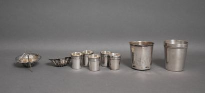 Lot in 950°/°° silver:
- Five liqueur goblets...