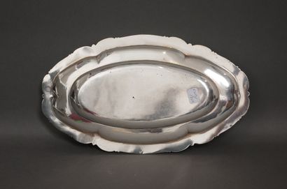 950°/°° silver oval tray with branch relief...