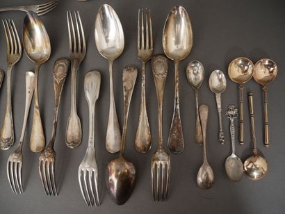 Lot de couverts dépareillés en argent 800°/°°...