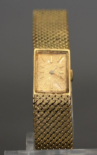 CYMA
Bracelet-montre de dame en or jaune...