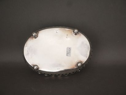 Small oval quadripod silver banquette 800°/°°...