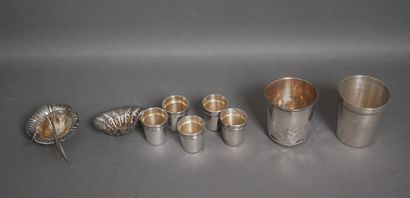 Lot in 950°/°° silver:
- Five liqueur goblets...