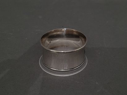 Rond de serviette en argent 950°/°° à décor...