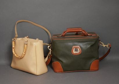 Set of handbags : 
-a beige bag with bamboo...
