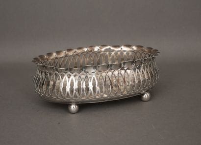Small oval quadripod silver banquette 800°/°°...