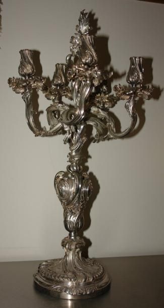 PAIRE D'IMPORTANTS CANDELABRES, de forme...