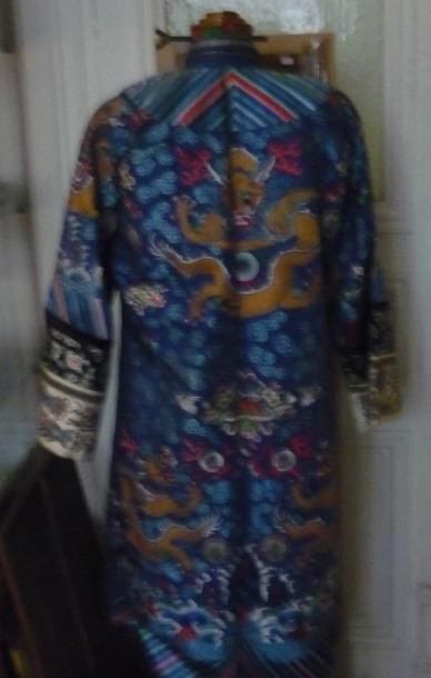 Robe de dignitaire en soie et lin polychrome...