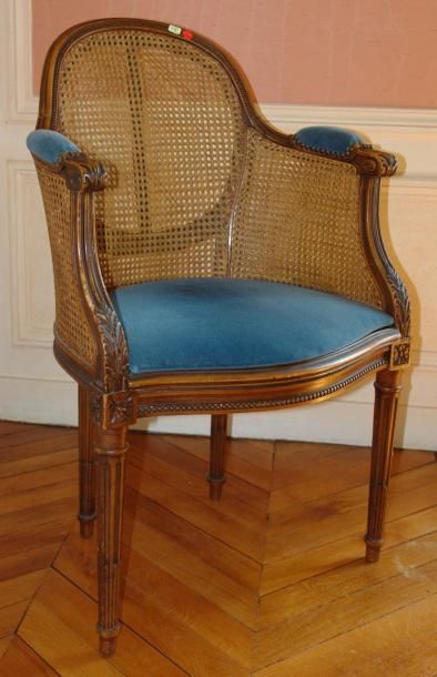 PETIT FAUTEUIL DE BUREAU canné en bois ciré...