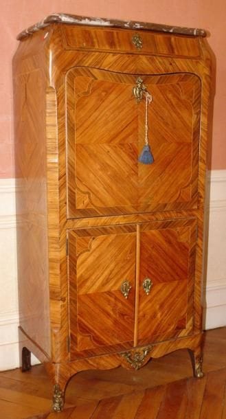 SECRETAIRE DROIT DE DAME en bois de placage...