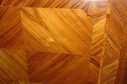 SECRETAIRE DROIT DE DAME en bois de placage...