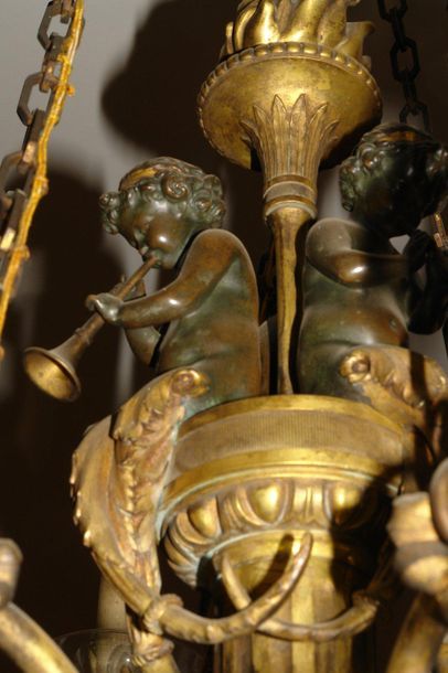 LUSTRE à six lumières en bronze doré, bronze...
