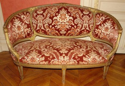 MOBILIER DE SALON en bois doré et laqué vert...