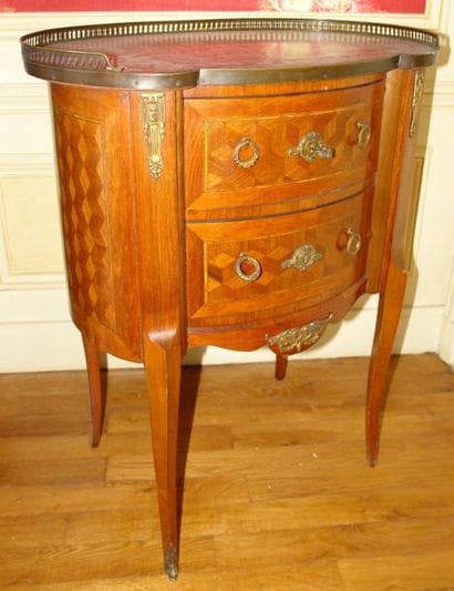 PETITE COMMODE de forme rognon en bois de...