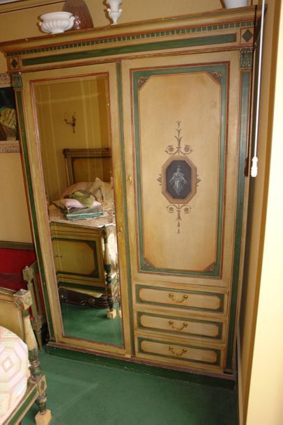 Mobilier de chambre en bois peint style Directoire...