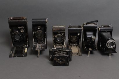 Set of seven gusseted cameras:
- KODAK vest...