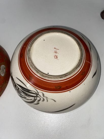 CHINA AND JAPAN: Lot comprising: - 2 carved...