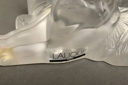 LALIQUE France Sculpture in satin-finish...