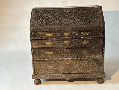 Scriban chest of drawers in natural wood...