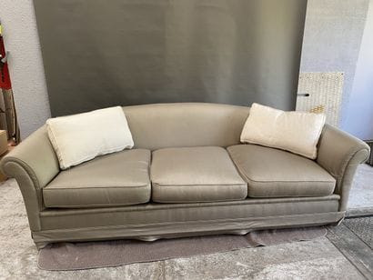 Modern 3-seater sofa in grey fabric. 110...
