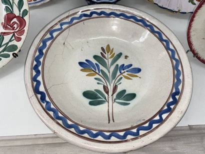 Earthenware lot, including 3 salad bowls...