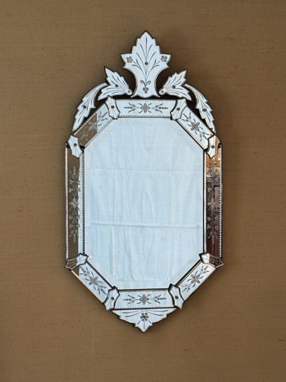 Octagonal cut-glass window, Venice 92 x 49...